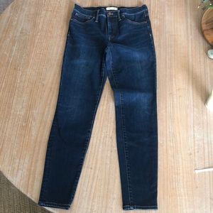 Tall 9" Mid-Rise Skinny Jeans in Larkspur Wash: TENCEL™ Denim Edition